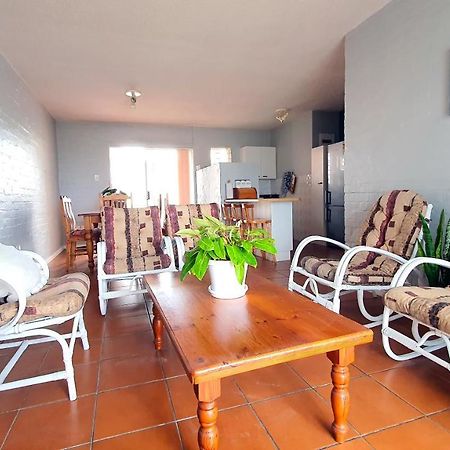 Family Beach Escape: Fully-Equipped 6 Sleeper Apartment Jeffreys Bay Kültér fotó